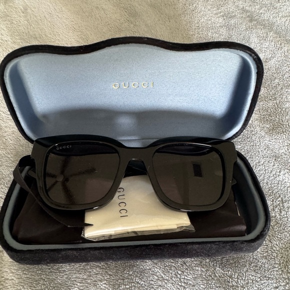 Gucci Women's GG0998S Sunglasses - Picture 9 of 9